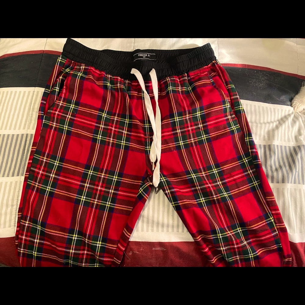 Size: medium  color: red, black